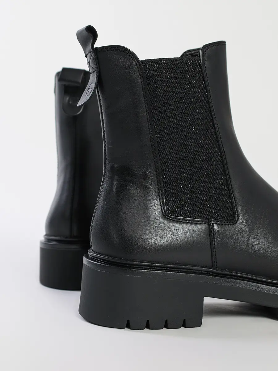 Ботинки-челси черного цвета с рельефным протектором
